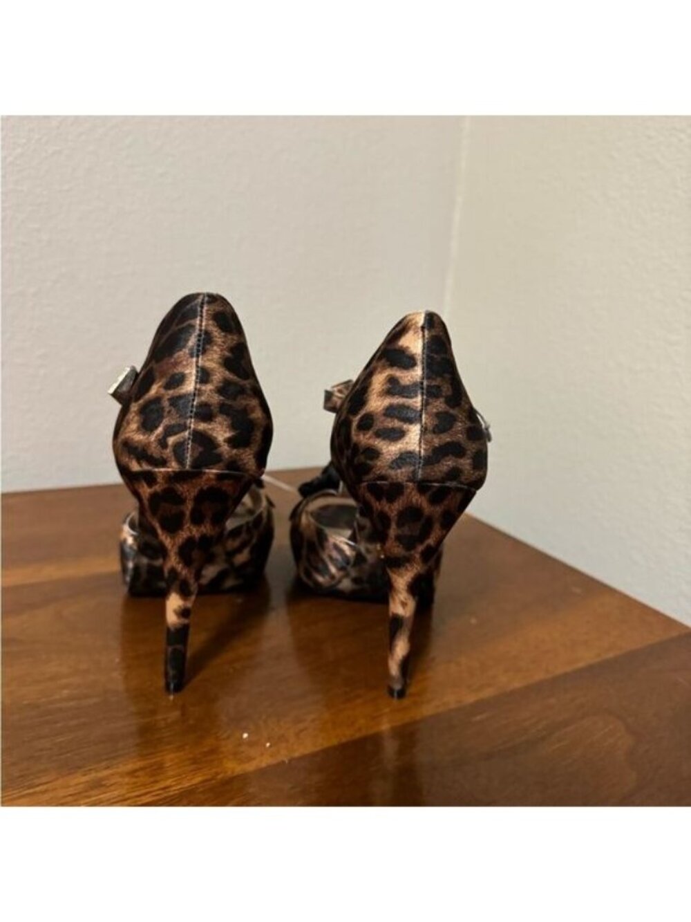 Betsy Johnson Leopard Print Heels with Black Bow.  Size 6.  Great condition. - Picture 3 of 4